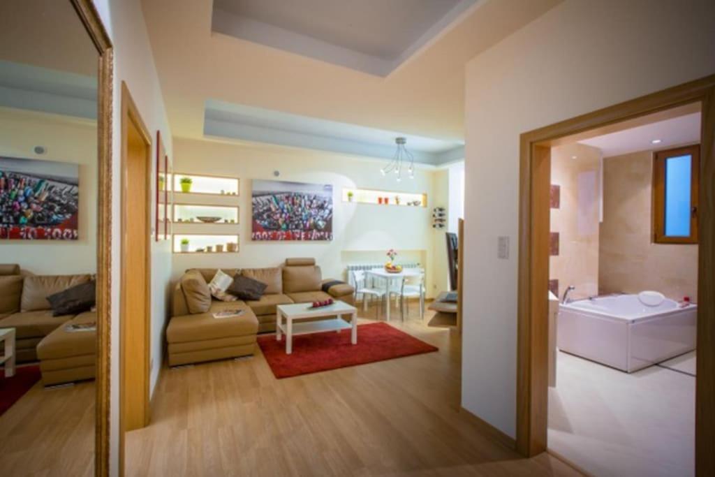 High Tech - Luxurious Apartment София Экстерьер фото